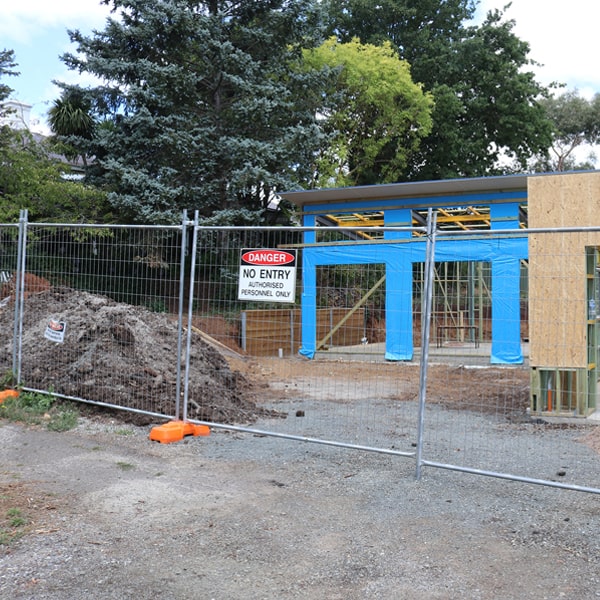 do you deliver and install temporary fencing and what's the cost for this in Commack NY